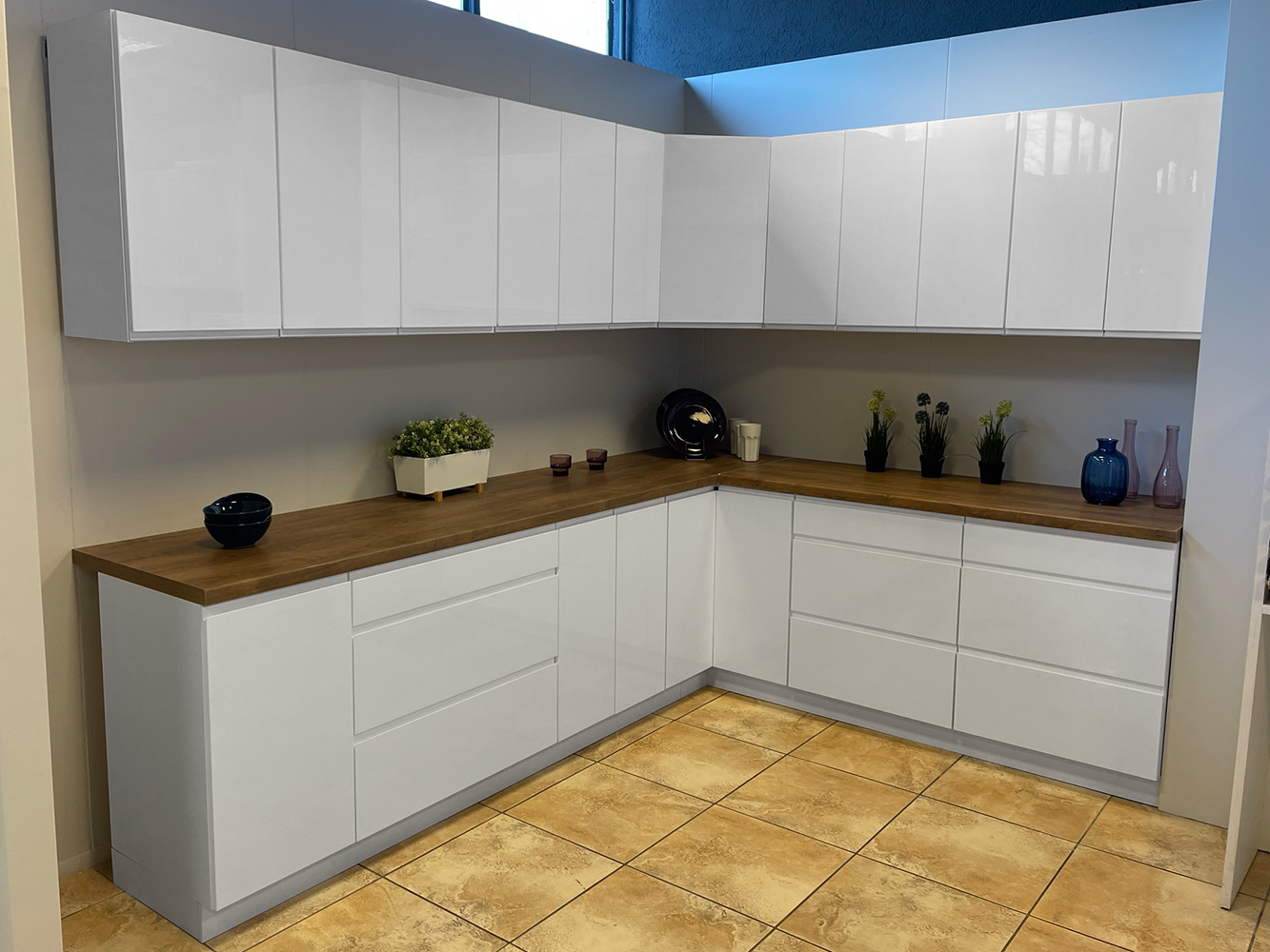 ASPEN b | dolní skříňka D40S4 se zásuvkami METALBOX | 40 cm | SOKL v CENĚ | bílá lesk