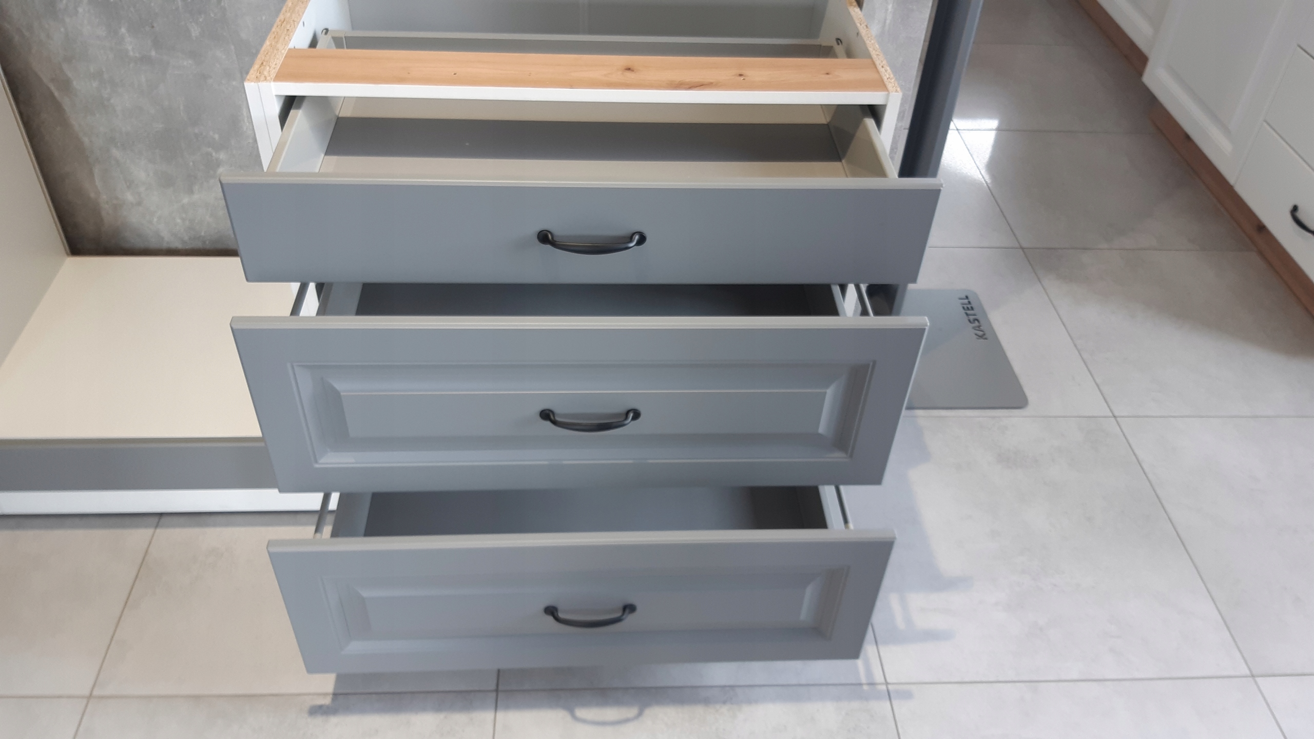 STILO bs | vysoká skříňka 60DP-210 2F na vestavnou troubu | 60 cm | bílá/šedá | UNI dvířka